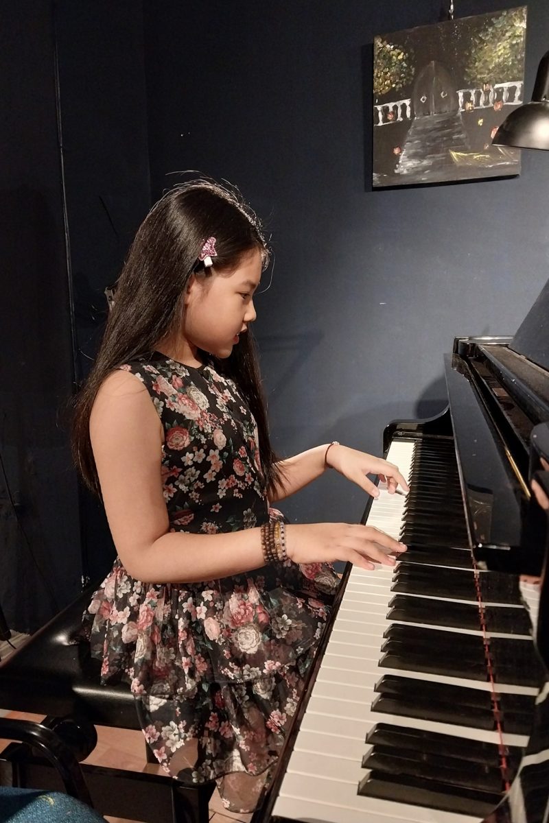 Hồ Thiên Hương V-Art Piano
